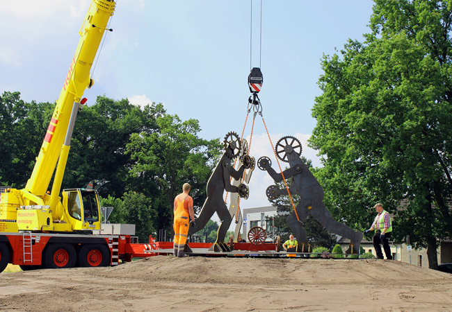 Skulptur ziert Kreisel an der Bahler Straße / „Der arbeitende Mensch“ erinnert an Firma Holthaus