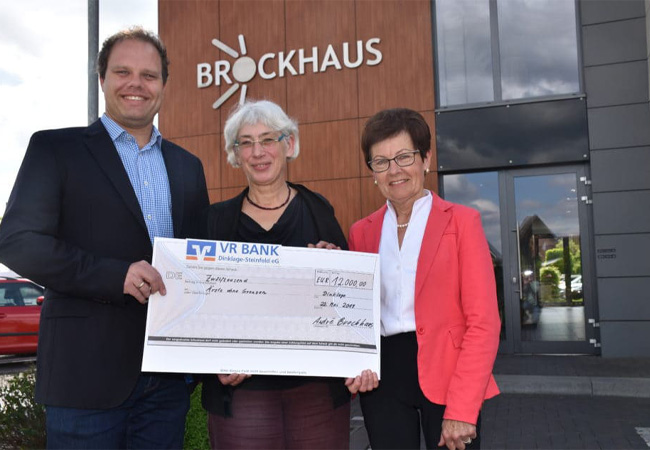 12.000 Euro für Ärzte ohne Grenzen: Jubiläumsfeier bei Holzbau Brockhaus hat erfreuliches Nachspiel