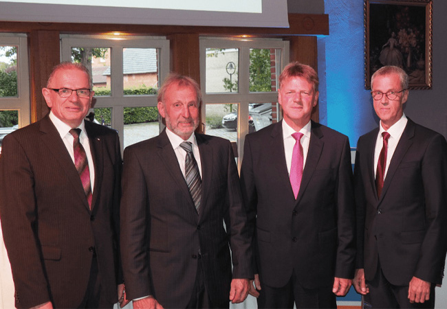 Generalversammlung 2016 der VR Bank: Vorstandsmitglied Reinhard Koldehoff stellt solides Geschäftsergebnis 2015 vor