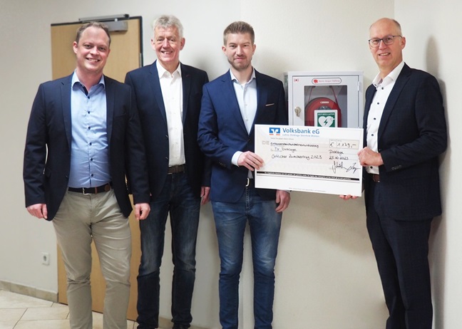 Volksbank eG Lohne-Dinklage-Steinfeld-Mühlen fördert Defibrillator im TVD-Sportpark