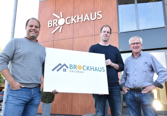 Mitarbeiter der Dachdeckerei Ruholl erhalten langfristige Perspektive in der Dachbau Brockhaus GmbH