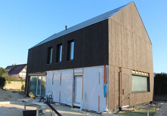 Einzigartiges Projekt: Holzbau Brockhaus baut Privathaus mit Fassade aus Lärchenholz und Nägeln aus Buchenholz